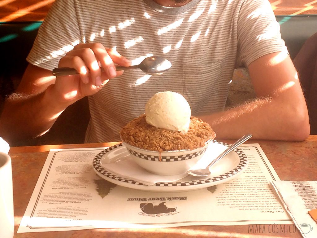 Postre helado en el Black Bear Diner, grandes porciones y bajo presupuesto