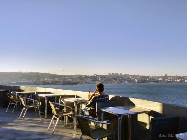 Vista a Lisboa desde la costa de Almada