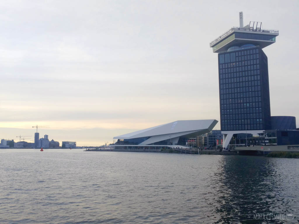 Edificios de Amsterdam: el EYE museum visto desde el río