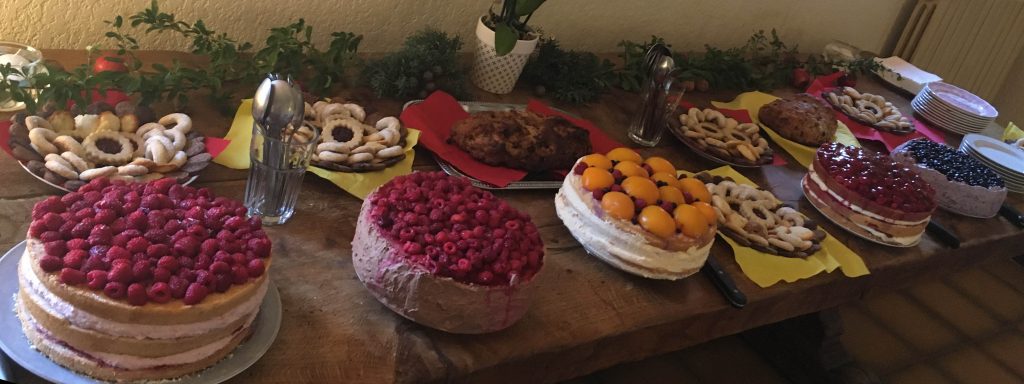 Comida en el voluntariado: tortas de frutas para un evento