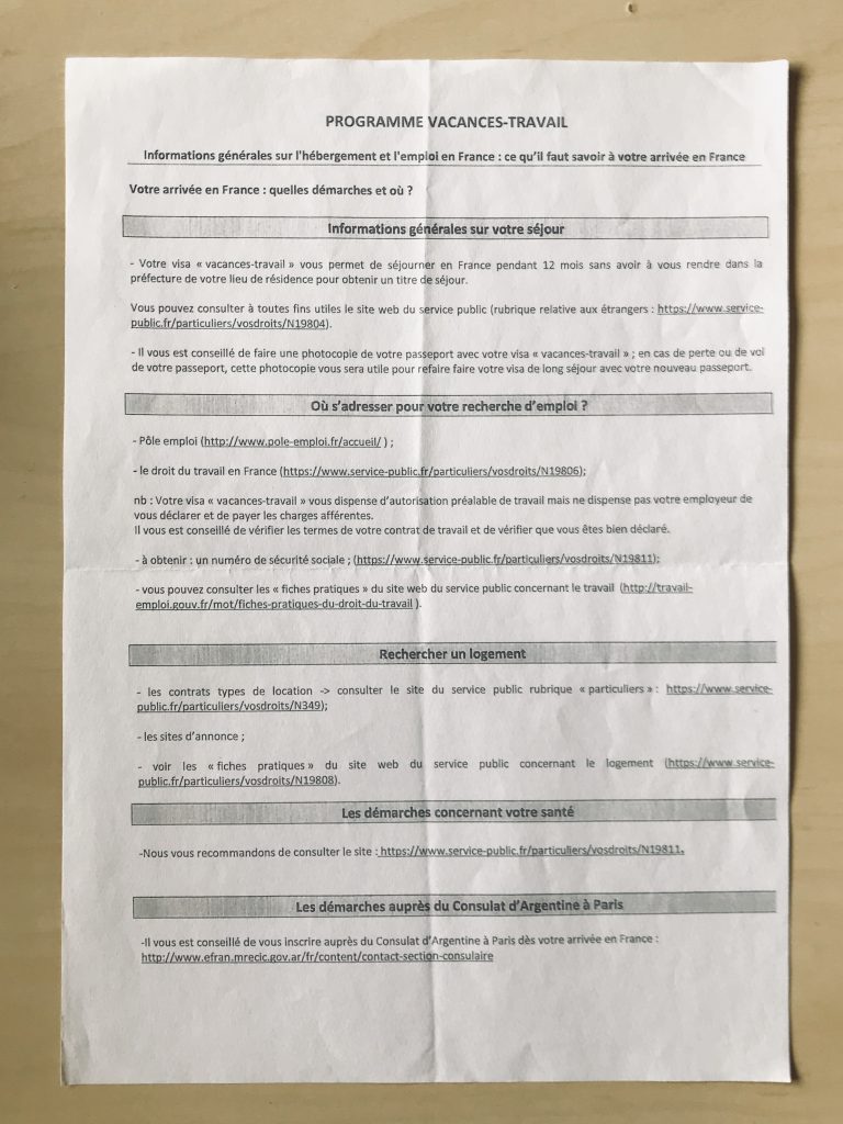 Visa vacaciones y trabajo de Francia hoja impresa por el Consulado en Argentina con consejos