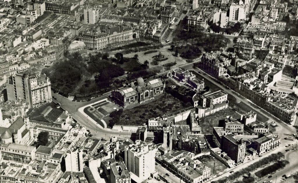 El Pabellón Argentino en las barrancas del barrio de Retiro sobre la actual plaza San Martín